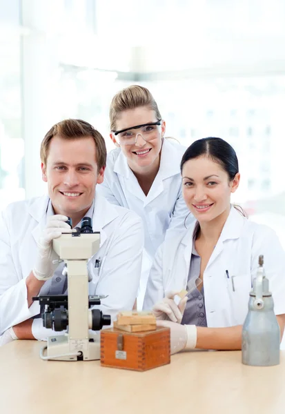 Students of science working in a laboratory — Stock Photo, Image