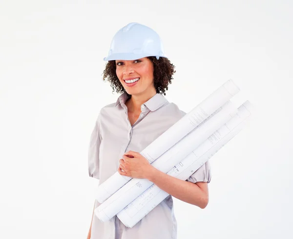 Brunette architect vrouw met plannen en hard-hats — Stockfoto