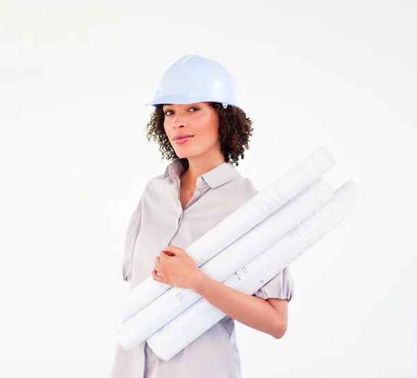 Mujer confiada sosteniendo planes de construcción — Foto de Stock