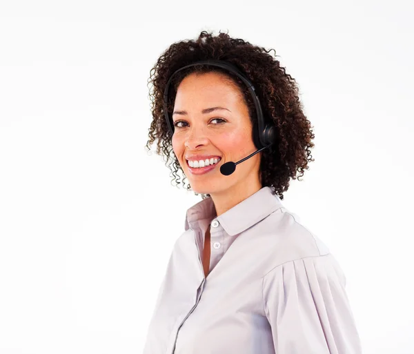 Uśmiechający się afrykańskim operatorem pracy z zestawem słuchawkowym — Zdjęcie stockowe