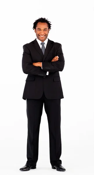 Улыбающийся бизнесмен со сложенными руками — стоковое фото