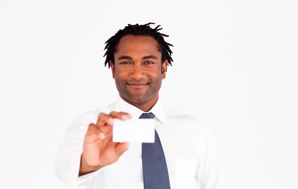 Porträtt av afro-american affärsman håller vitt kort — Stockfoto