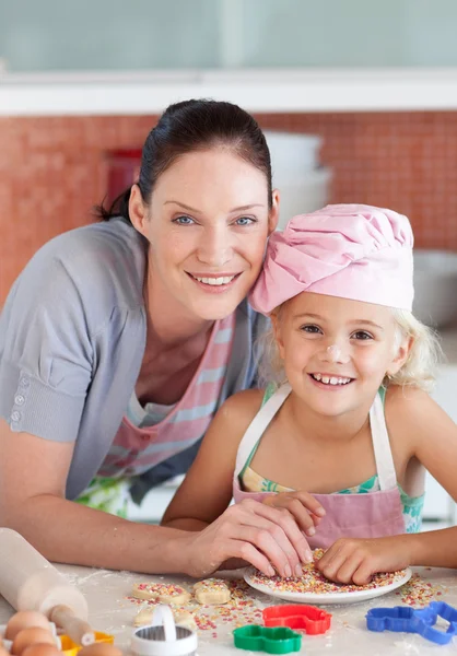 Mother and her daughter looking at the camera — Stock Photo, Image