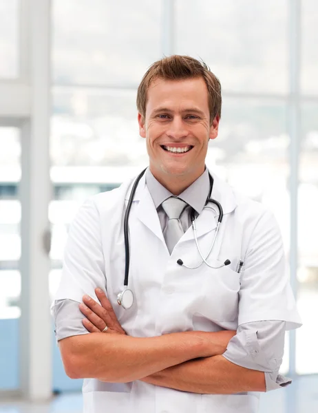 Caucasian doctor looking at the camera — Stock Photo, Image