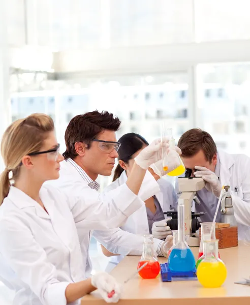 Studenters lärande vetenskap — Stockfoto