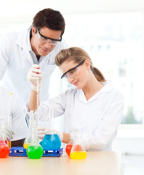 Science students examining test-tubes — Stock Photo, Image