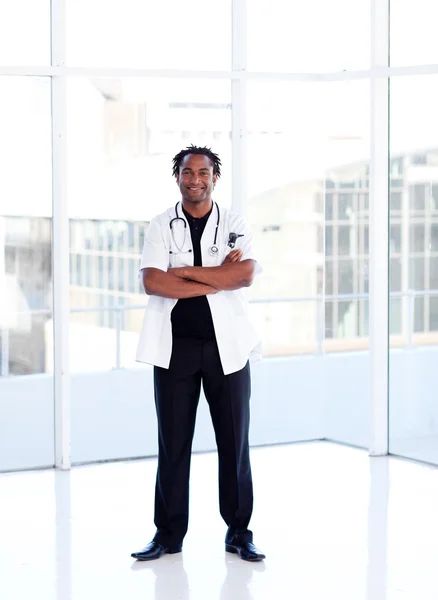 Afro-American doctor isolated with folded arms — Stock Photo, Image