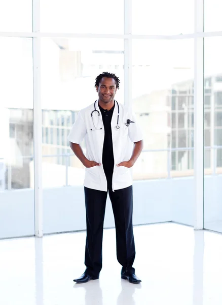 Afro-American smiling doctor isolated — Stock Photo, Image