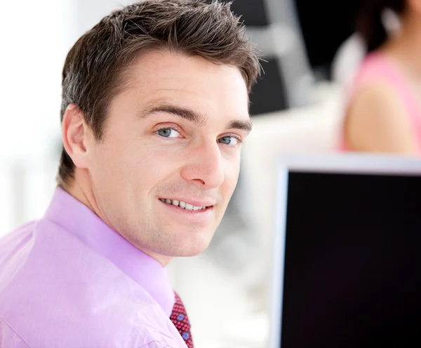 Portrait of an assertive businessman looking at the camera — Stock Photo, Image