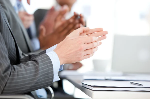 Close-up of a businessteam applauding a presentation — Stock Photo, Image