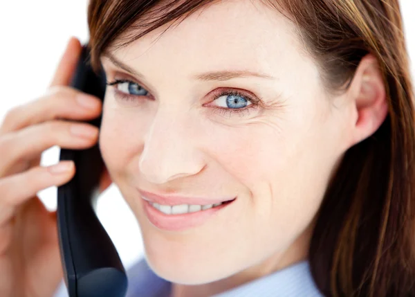 Kaukasische Geschäftsfrau am Telefon — Stockfoto