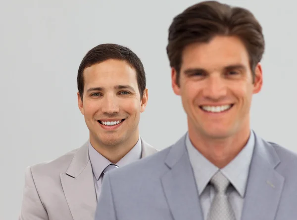 Два бизнес-партнера стоят в очереди — стоковое фото