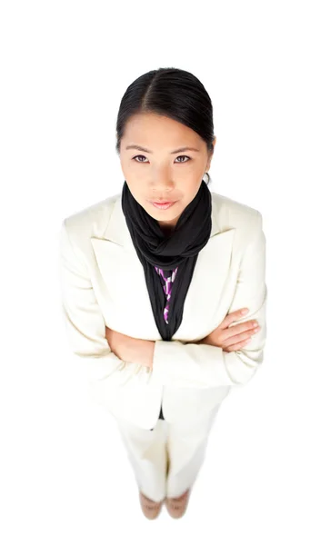 Jeune femme d'affaires asiatique avec les bras croisés — Photo
