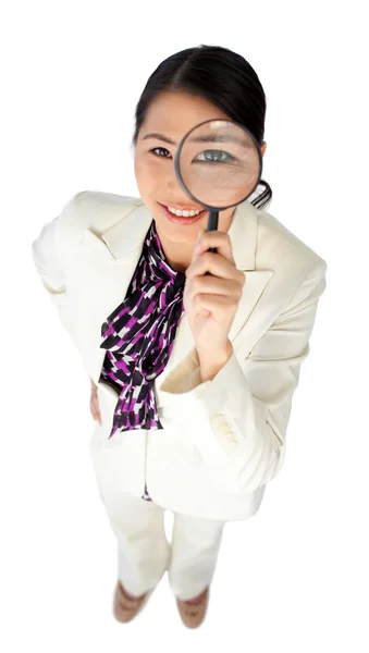 Vertrouwen zakenvrouw houden een vergrootglas — Stockfoto