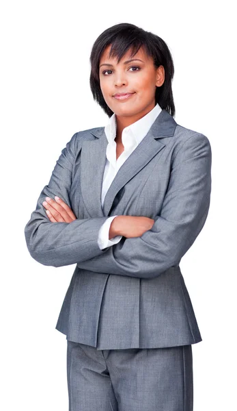 Retrato de uma mulher de negócios hispânica séria com braços dobrados — Fotografia de Stock