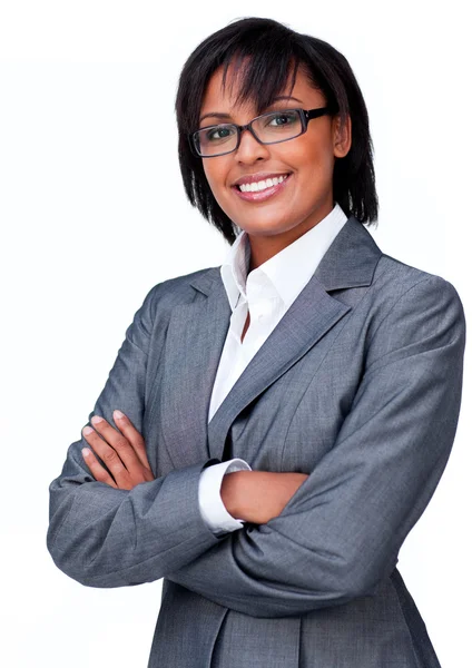 Zakenvrouw met gevouwen armen dragen van een bril — Stockfoto