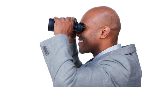 Empresario afroamericano usando prismáticos —  Fotos de Stock