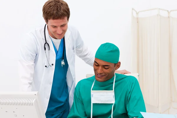 Portrait of two doctors working together — Stock Photo, Image