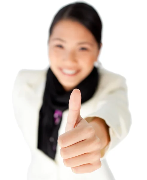 Уверенная деловая женщина с большим пальцем вверх — стоковое фото