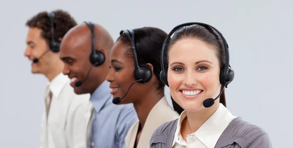 Zbliżenie przedstawicieli biznesu klienta ze słuchawek z mikrofonem — Zdjęcie stockowe