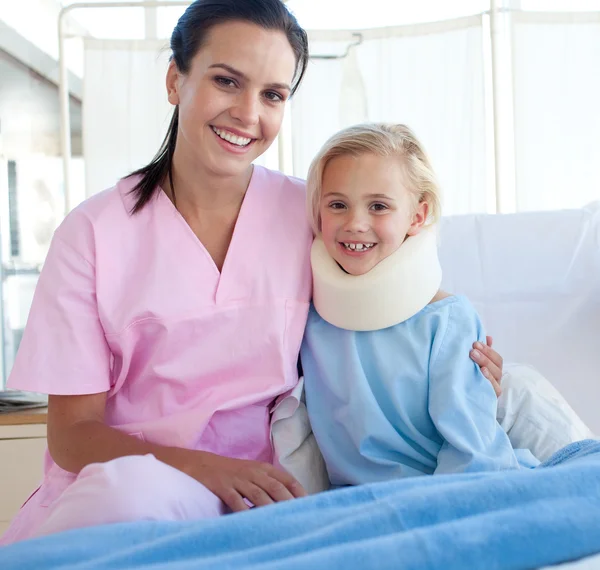 A nurse and her patient smiling at the camera — Stock Photo, Image