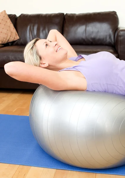 Calm femeie face exercitii — Fotografie, imagine de stoc