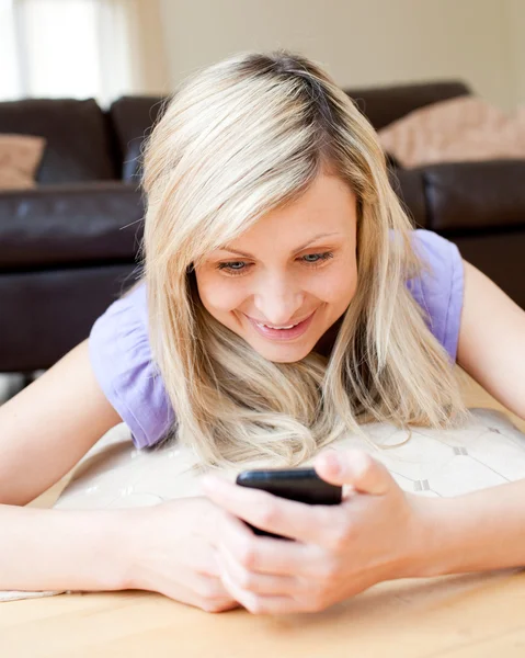 Bright woman sending a text — Stock Photo, Image