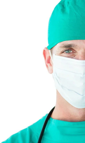 Primer plano de un cirujano con una máscara quirúrgica — Foto de Stock