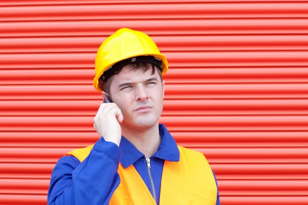 Attractive male engineer talking on the phone — Stock Photo, Image