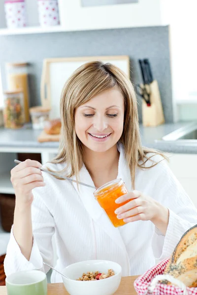 Cute woman having a breakfast in the kitchen — Stock Photo, Image