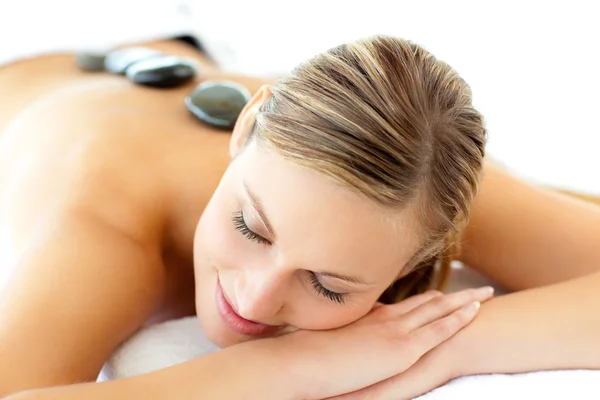 Vacker kvinna med en massage — Stockfoto