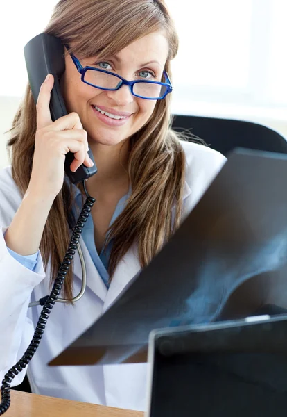 Happy female doctor talking on the phone — Stock Photo, Image