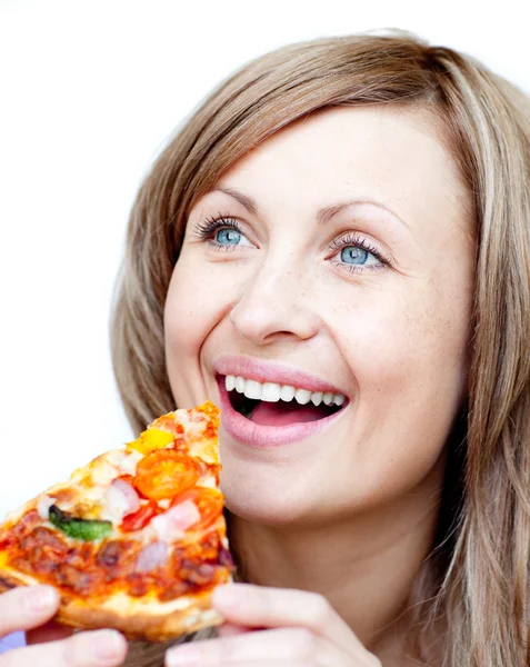 Χαριτωμένο γυναίκα που κρατά μια πίτσα — Φωτογραφία Αρχείου