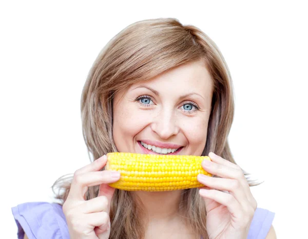 Яскрава жінка тримає кукурудзу — стокове фото