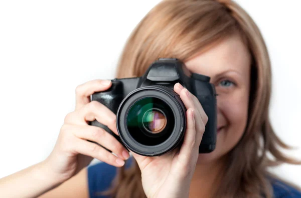 Приваблива жінка використовує камеру — стокове фото