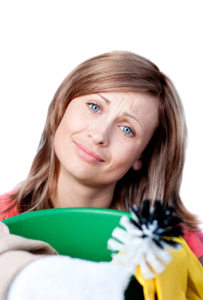 Portrait d'une femme souriante faisant des travaux ménagers — Photo