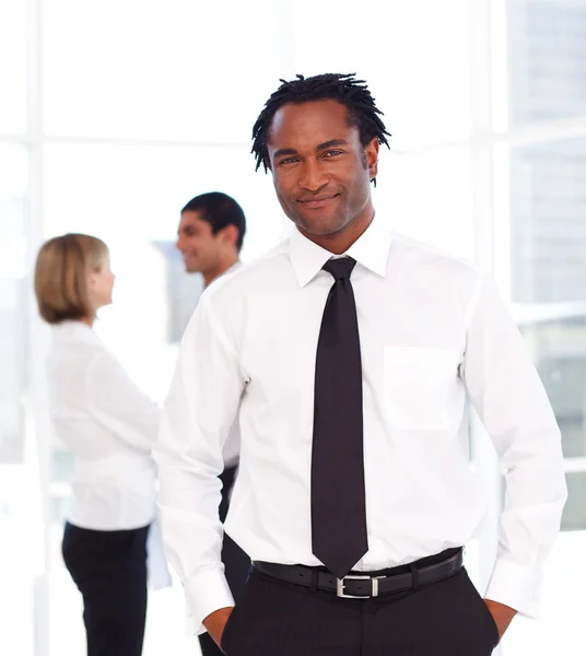 African businessman in the office with his team — Stock Photo, Image