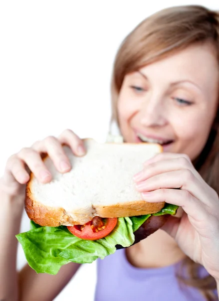 サンドイッチを保持している白人の女性 ロイヤリティフリーのストック画像