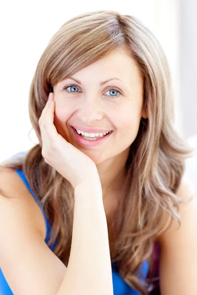 Retrato de una mujer brillante — Foto de Stock