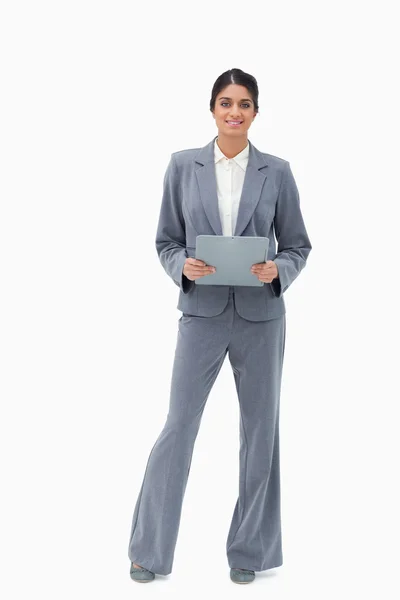 Uśmiechnięta bizneswoman trzymająca schowek — Zdjęcie stockowe