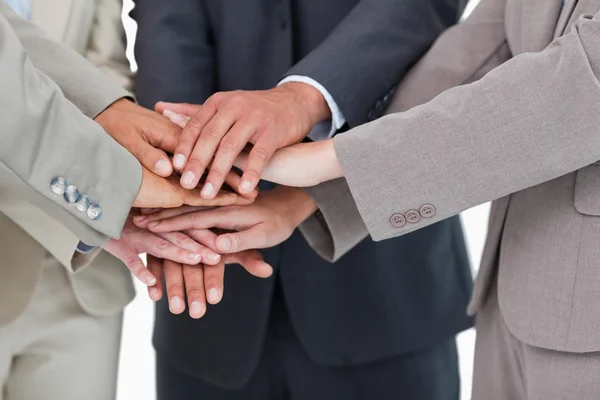 Ruce podnikatele pohromadě — Stock fotografie