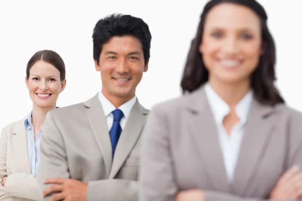 Smiling salesteam standing with arms folded — Stock Photo, Image