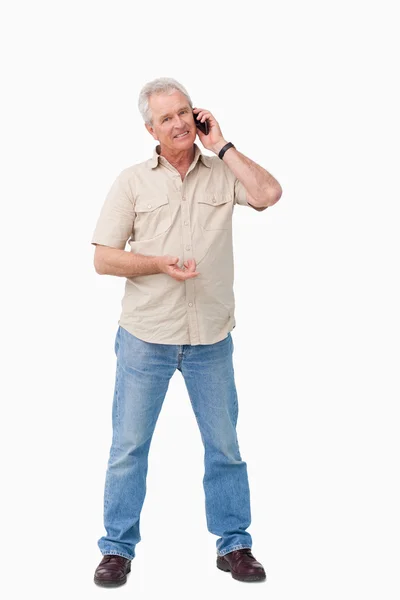 Volwassen mannetje op zijn mobiel — Stockfoto