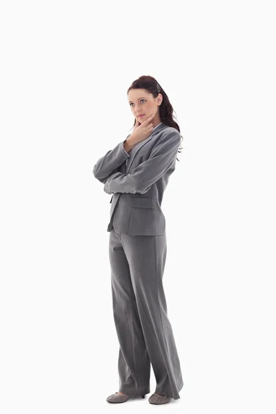 Profil einer Geschäftsfrau mit der Hand am Kinn — Stockfoto