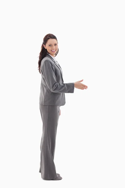 Perfil de businesswoman sorrindo e apertando as mãos — Fotografia de Stock