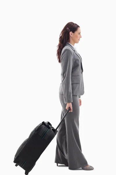 Профиль деловой женщины с чемоданом — стоковое фото
