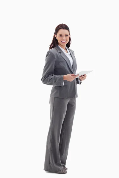 Profilo di una donna d'affari con un touch pad — Foto Stock