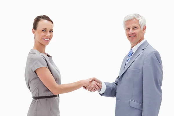 Close-up of a white hair man face to face and shaking hands with — Stock Photo, Image