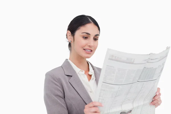 Businesswoman reading news paper — Stock Photo, Image