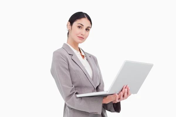 Vista laterale della donna d'affari con laptop — Foto Stock